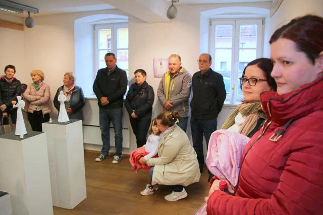 V Dravogradu na ogled razstava ročnih del Marine Štamulak: Angeli so med nami (FOTO)