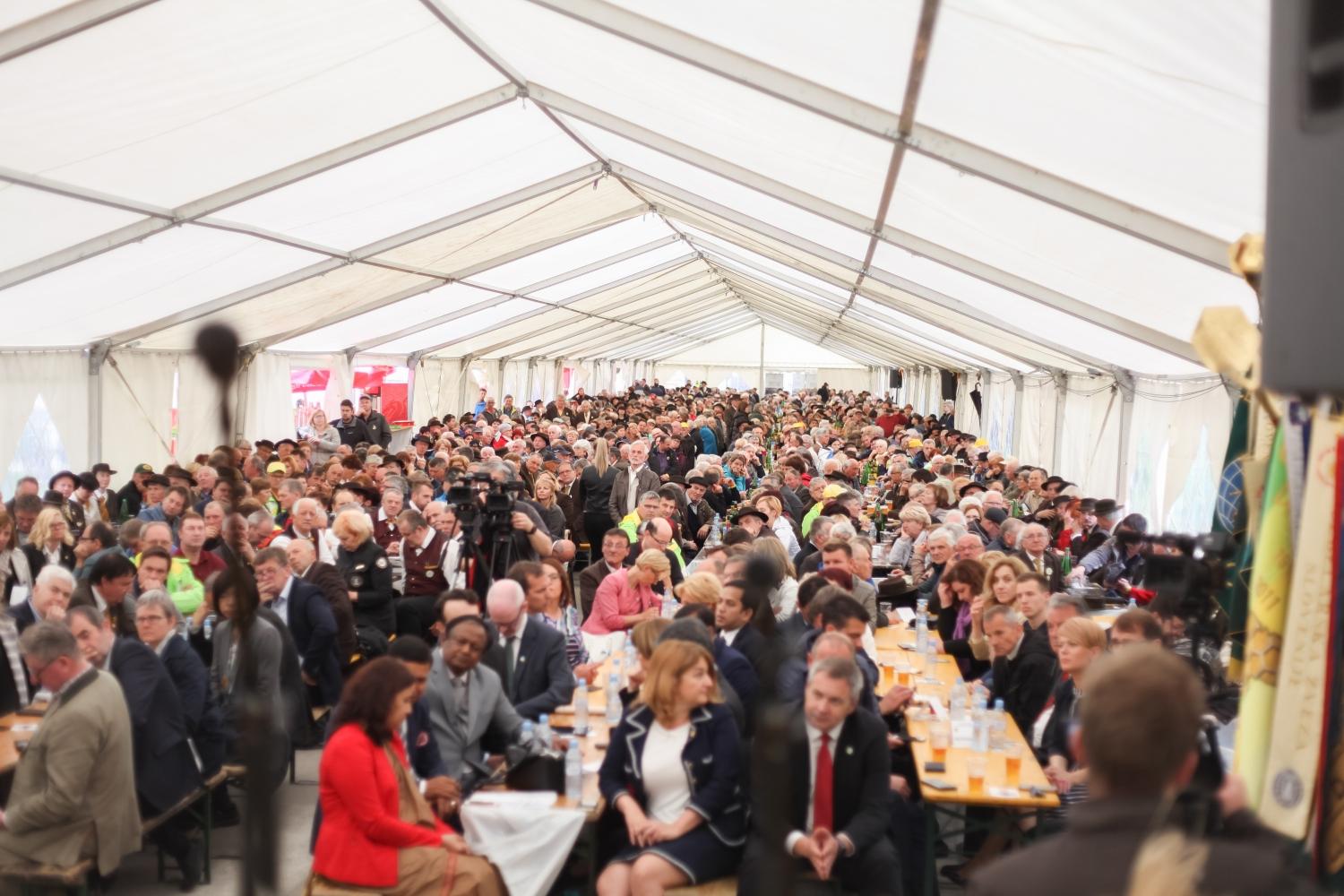 Boštjan Noč: "Danes se je na Koroškem zbral ogromen roj čebelarjev" (VIDEO in FOTO)