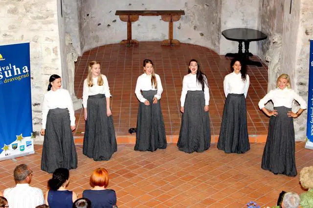 Festival Suha: Več kot 500 oboževalcev vrhunske vokalne glasbe navdušeno ploskalo nastopajočim (FOTO)