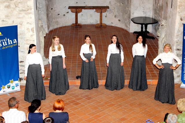 Festival Suha: Več kot 500 oboževalcev vrhunske vokalne glasbe navdušeno ploskalo nastopajočim (FOTO)