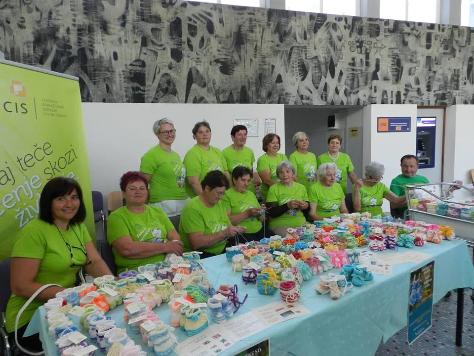 Muce copatarice SB Slovenj Gradec predale copatke za novorojenčke