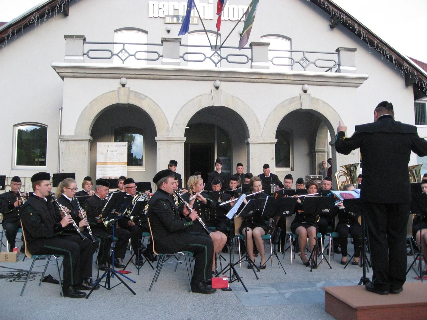 V Mežici vas bodo štirikolesniki popeljali v kresno noč