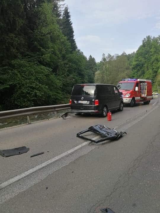 V jutranji nesreči lažje poškodovana voznica