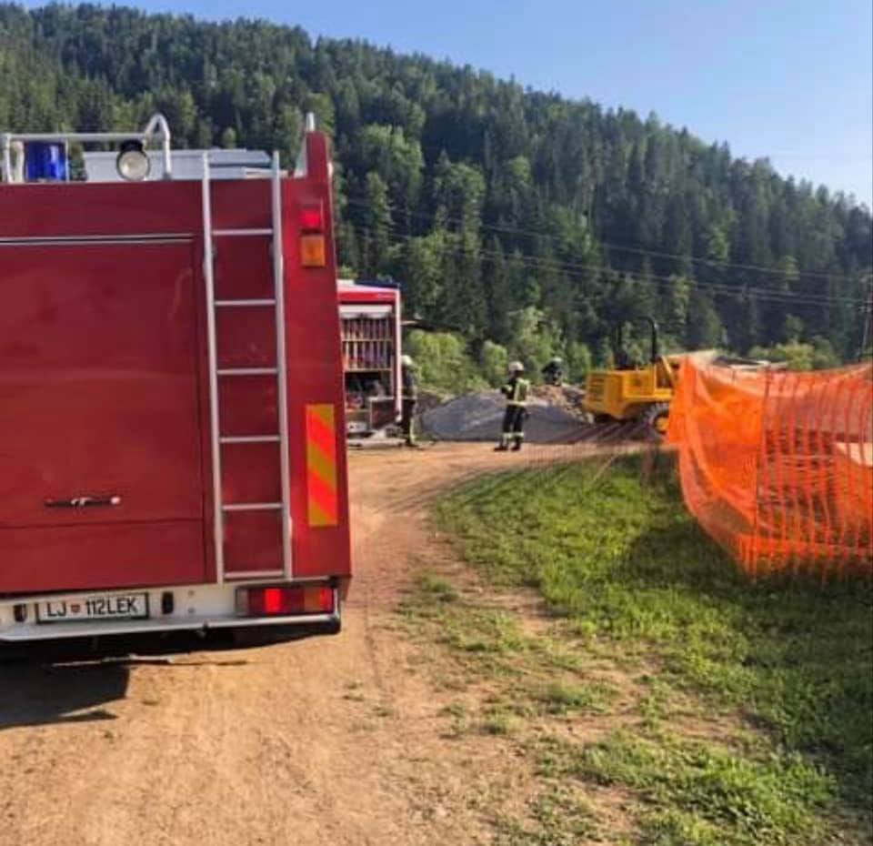 V Slovenj Gradcu uničevali hmelj, na Poljani zagorelo na gradbišču