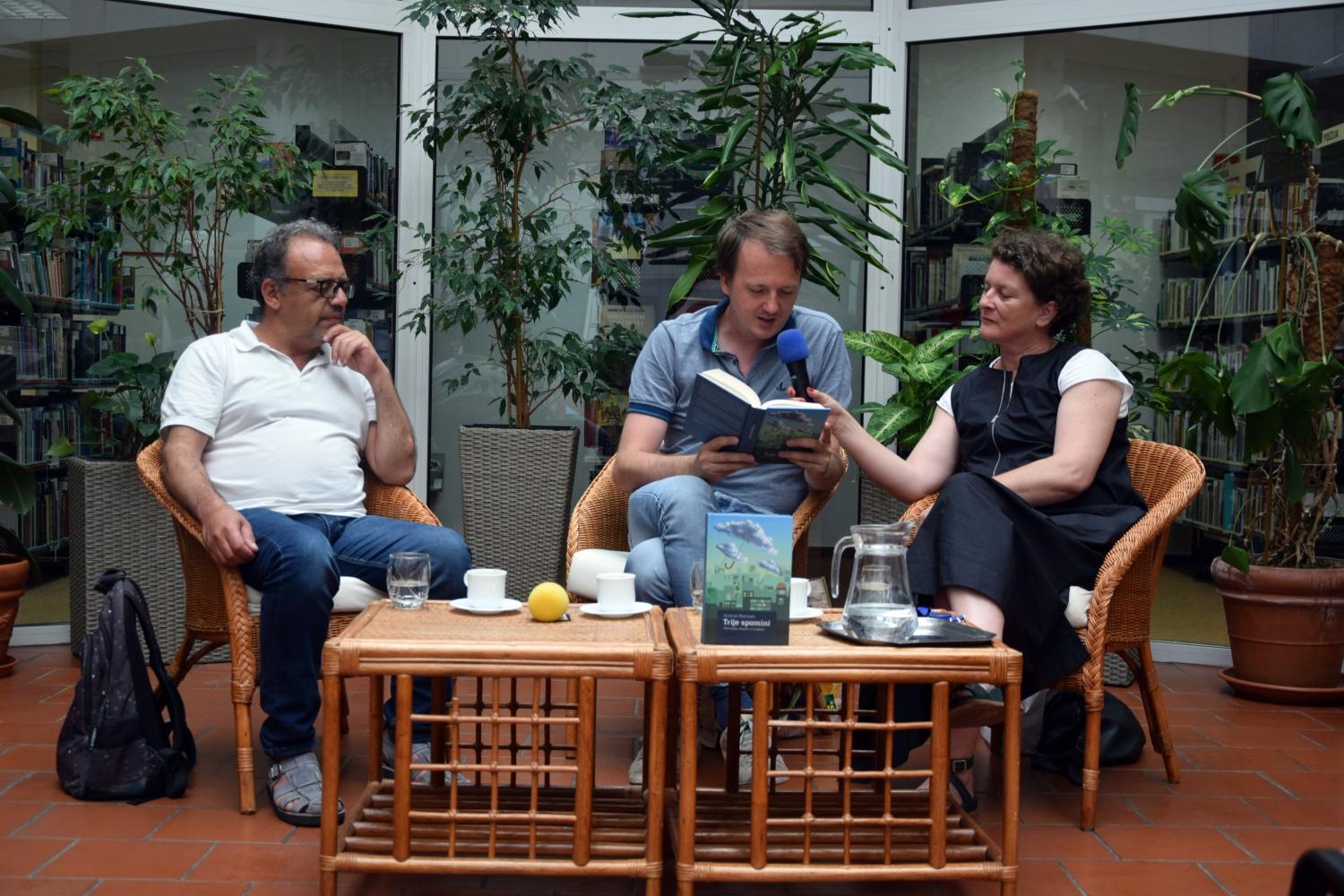 Ob svetovnem dnevu beguncev smo prisluhnili predstavitvi knjige Trije spomini - med Hajfo, Alepom in Ljubljano (FOTO)