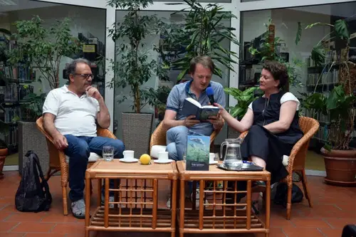 Ob svetovnem dnevu beguncev smo prisluhnili predstavitvi knjige Trije spomini - med Hajfo, Alepom in Ljubljano (FOTO)