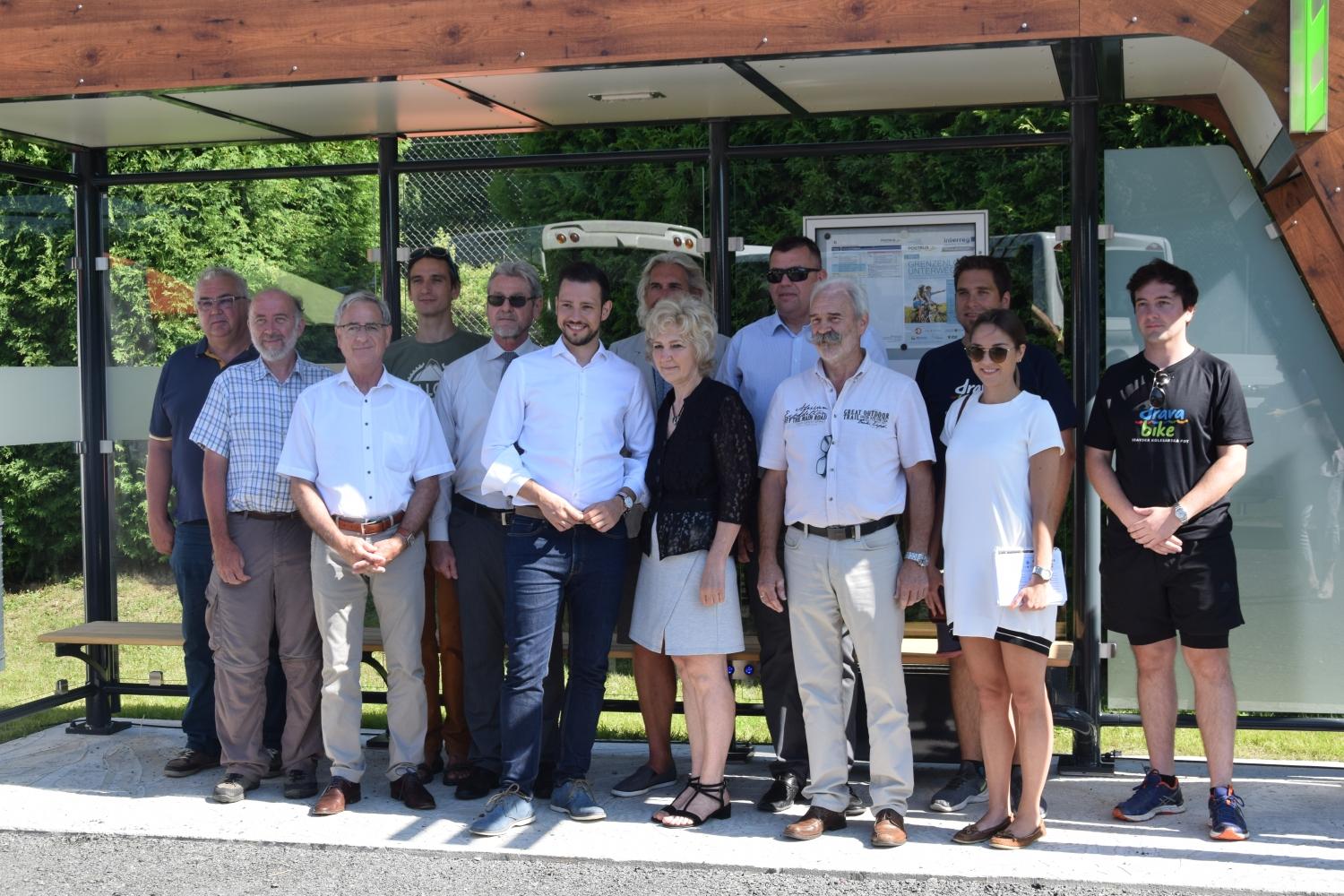 Projekt Štrekna bus: ob jezeru Labot pozdrav brezmejnim kolesarskim izletom v Slovenijo in nazaj (FOTO)