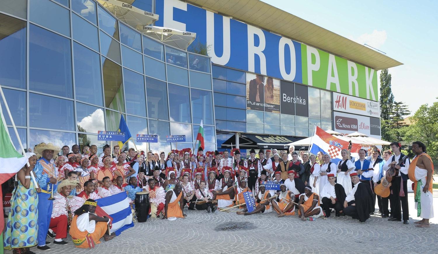 Temperamentni ritmi folklornih skupin iz številnih držav sveta bodo na zadnjo junijsko soboto prevzeli Europark Maribor