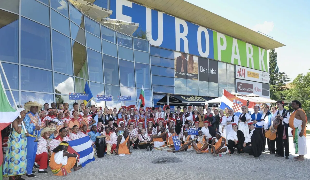 Temperamentni ritmi folklornih skupin iz številnih držav sveta bodo na zadnjo junijsko soboto prevzeli Europark Maribor