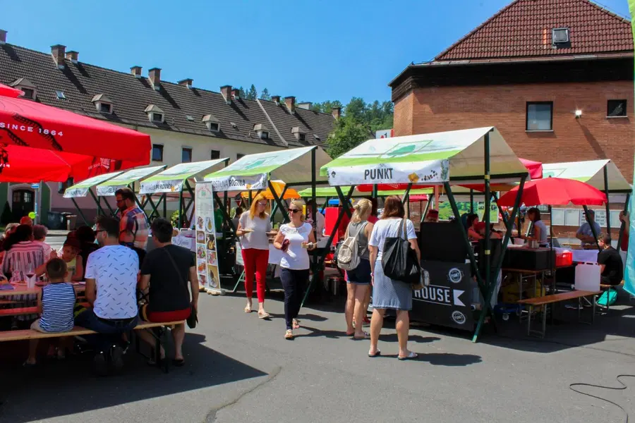Na Ravnah prirejajo "Koroško kuhíno" s pestro kulinarično ponudbo