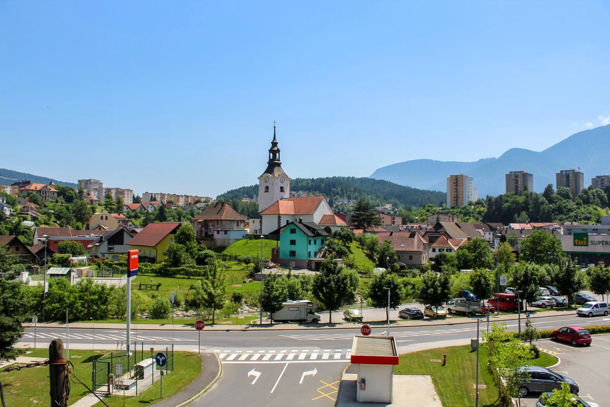 Občina Ravne objavila razpis za sofinanciranje nakupa invalidskih pripomočkov in naprav ter prilagoditev bivalnih prostorov