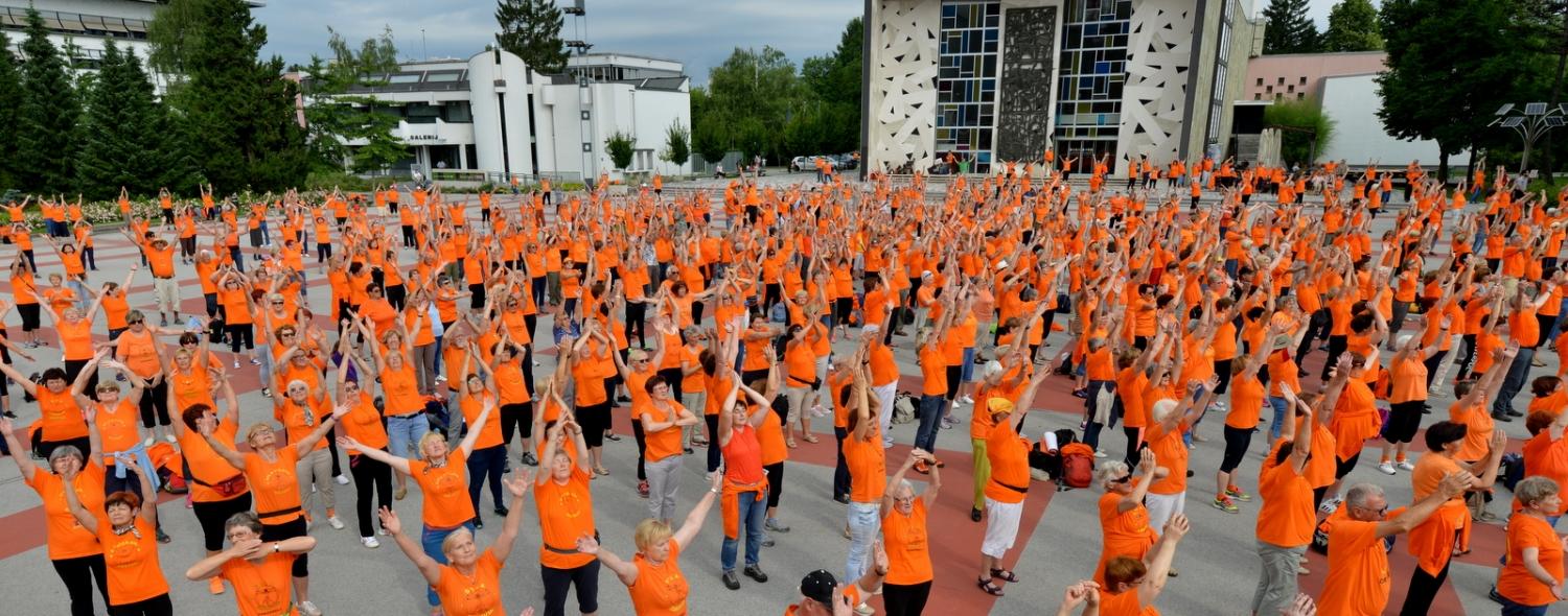 Čez 1100 udeležencev Šole zdravja telovadilo v Velenju (FOTO)