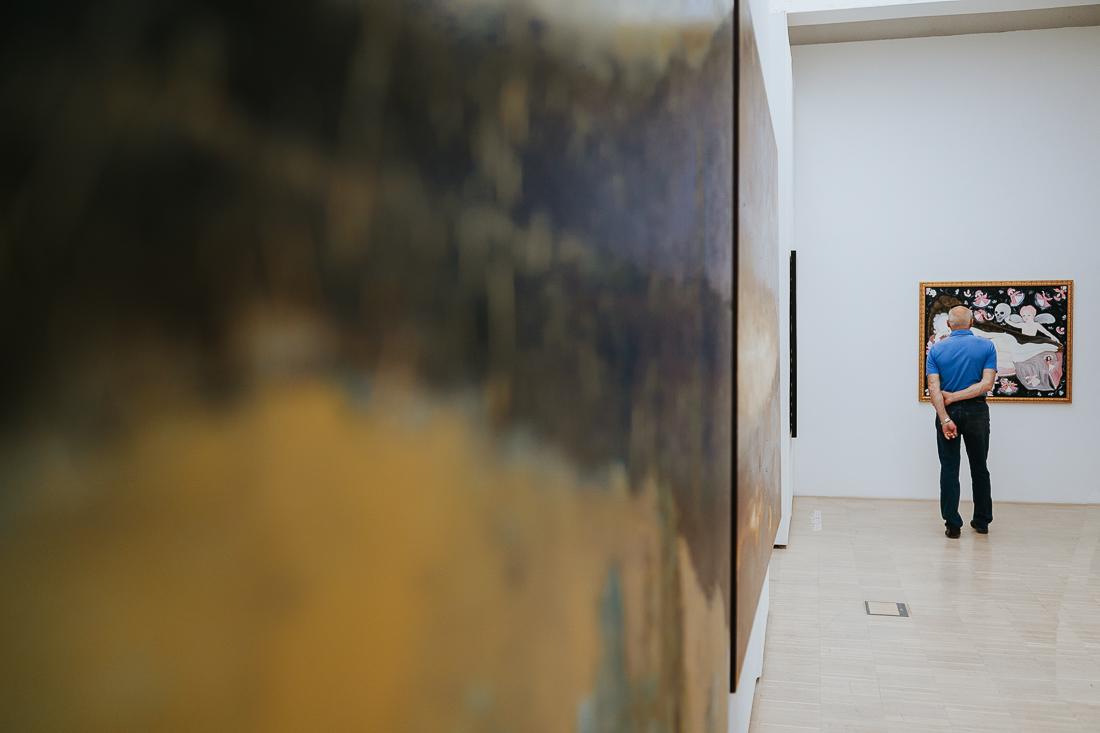 KGLU: "Razstavo bomo profesionalno izpeljali do konca zaradi odgovornosti do umetnikov in tiste javnosti, ki ji je v tej časih še mar za kulturo in umetnost"