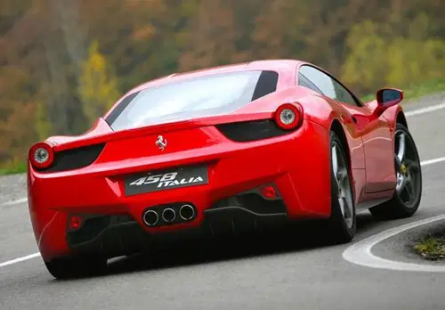 Na sanjsko vožnjo s Ferrarijem v Milano