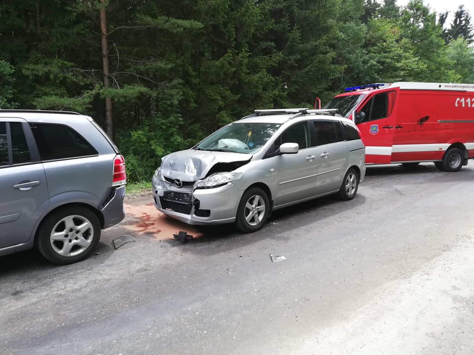 Na cesti Poljana-Holmec trčila štiri vozila