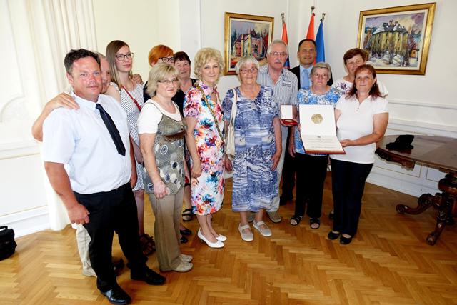 V Dravogradu ob občinskem prazniku podelili zlate grbe, priznanja in nagrado (FOTO)