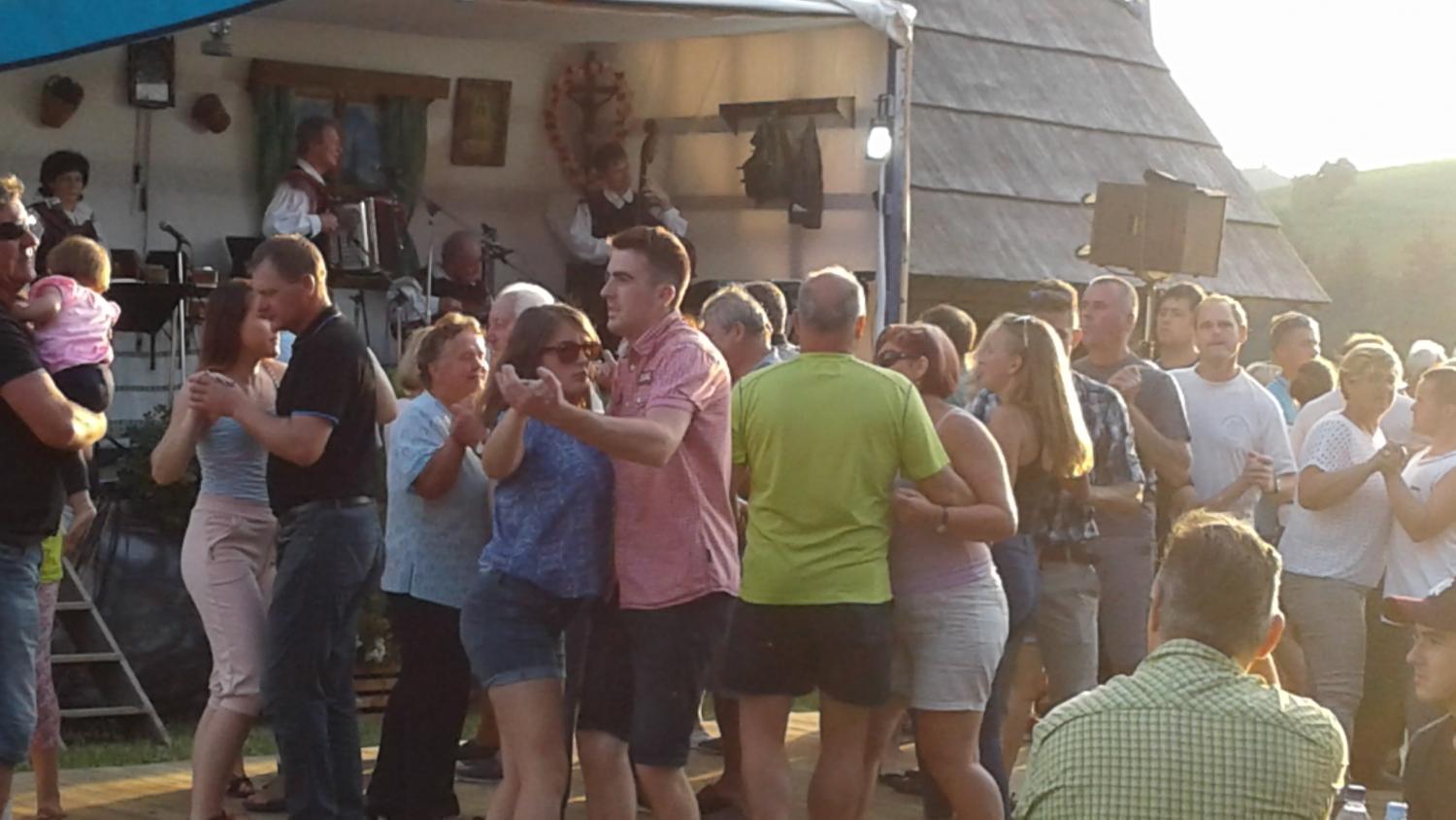 Razborčani bodo danes s srečanjem godcev samoukov in ansamblom Pogum zaključili praznik vaške skupnosti (FOTO)