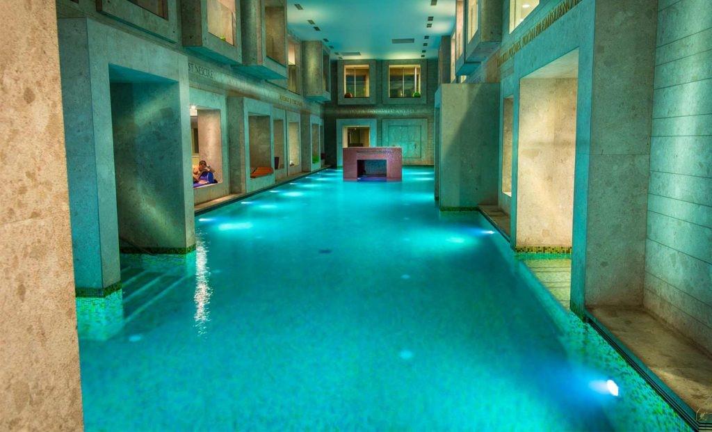 Podrobnosti prometne nesreče na Selah, v kateri se je hudo poškodovala motoristka (FOTO)