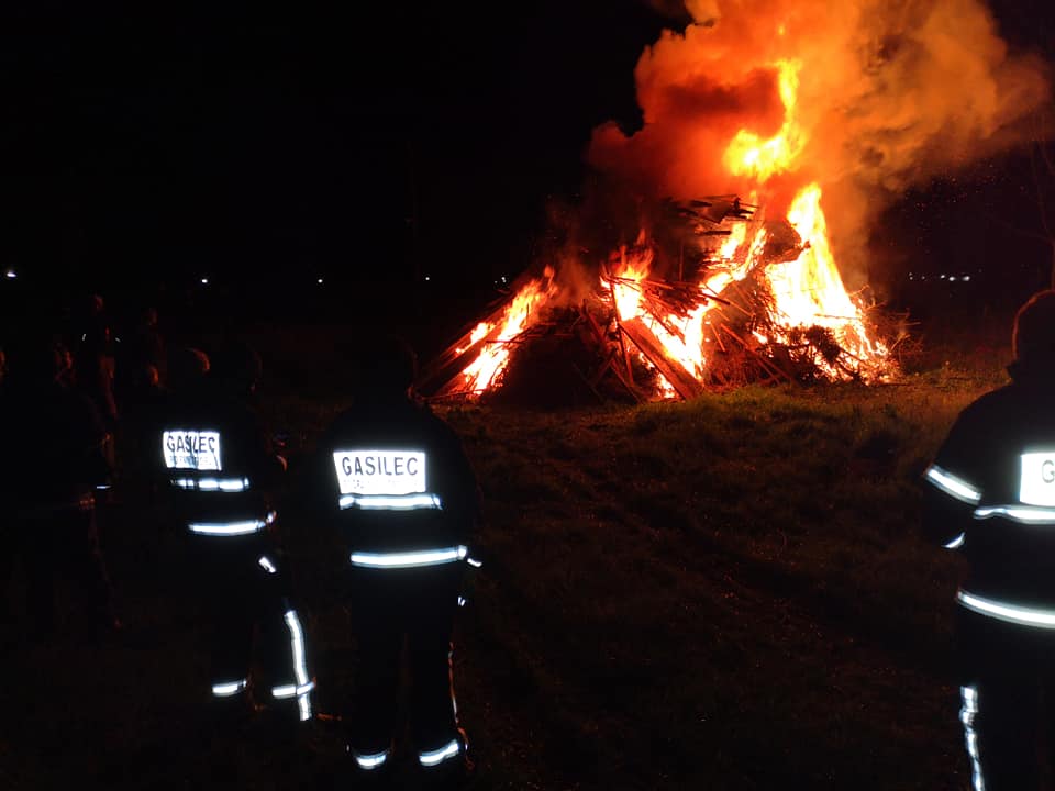 Včeraj zvečer je zagorelo v Pamečah