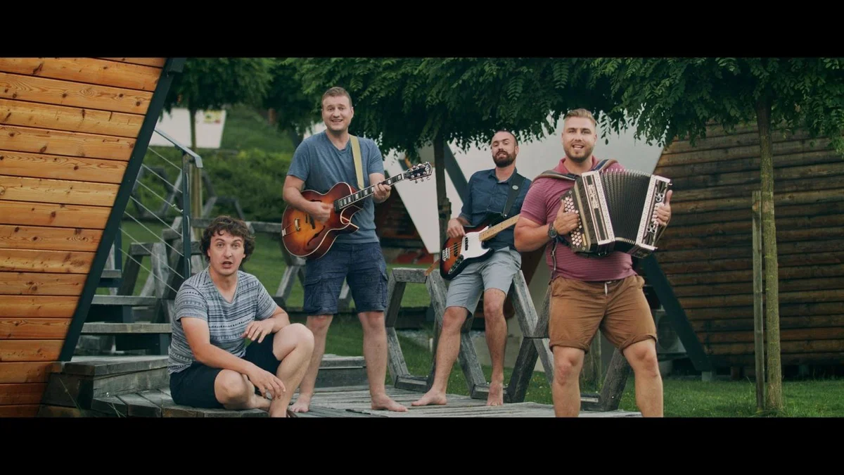 NOVO: Bo nesrečni superjunak dobil svojo izbranko? Pvaninski Abuhi predstavljajo poletni hit: Tvoj junak #tvojjunak