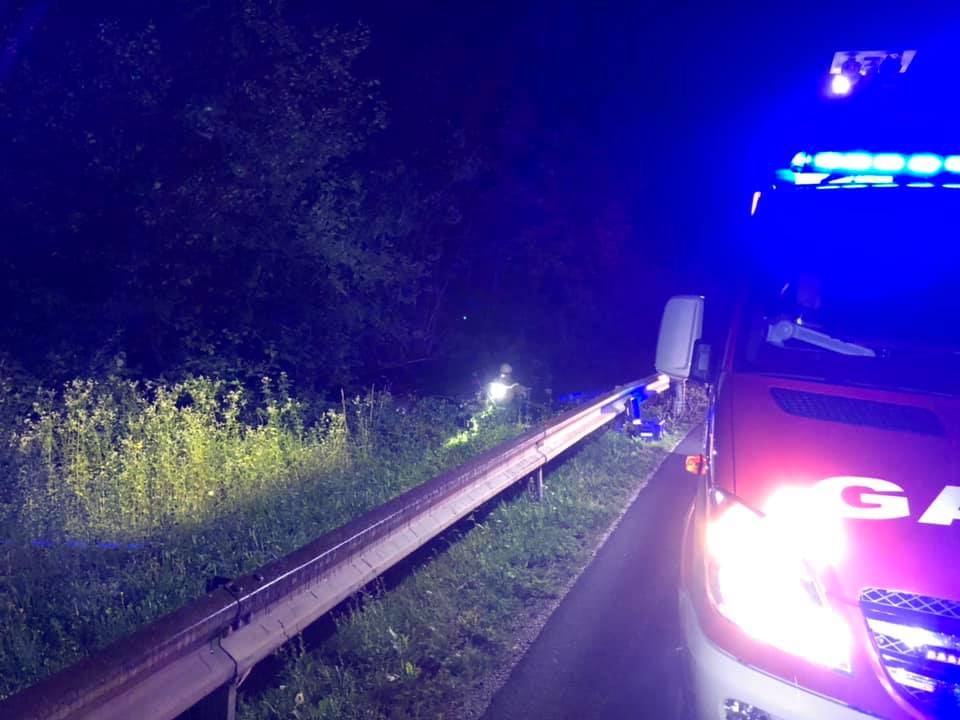 Na Prevaljah osebno vozilo zapeljalo s ceste