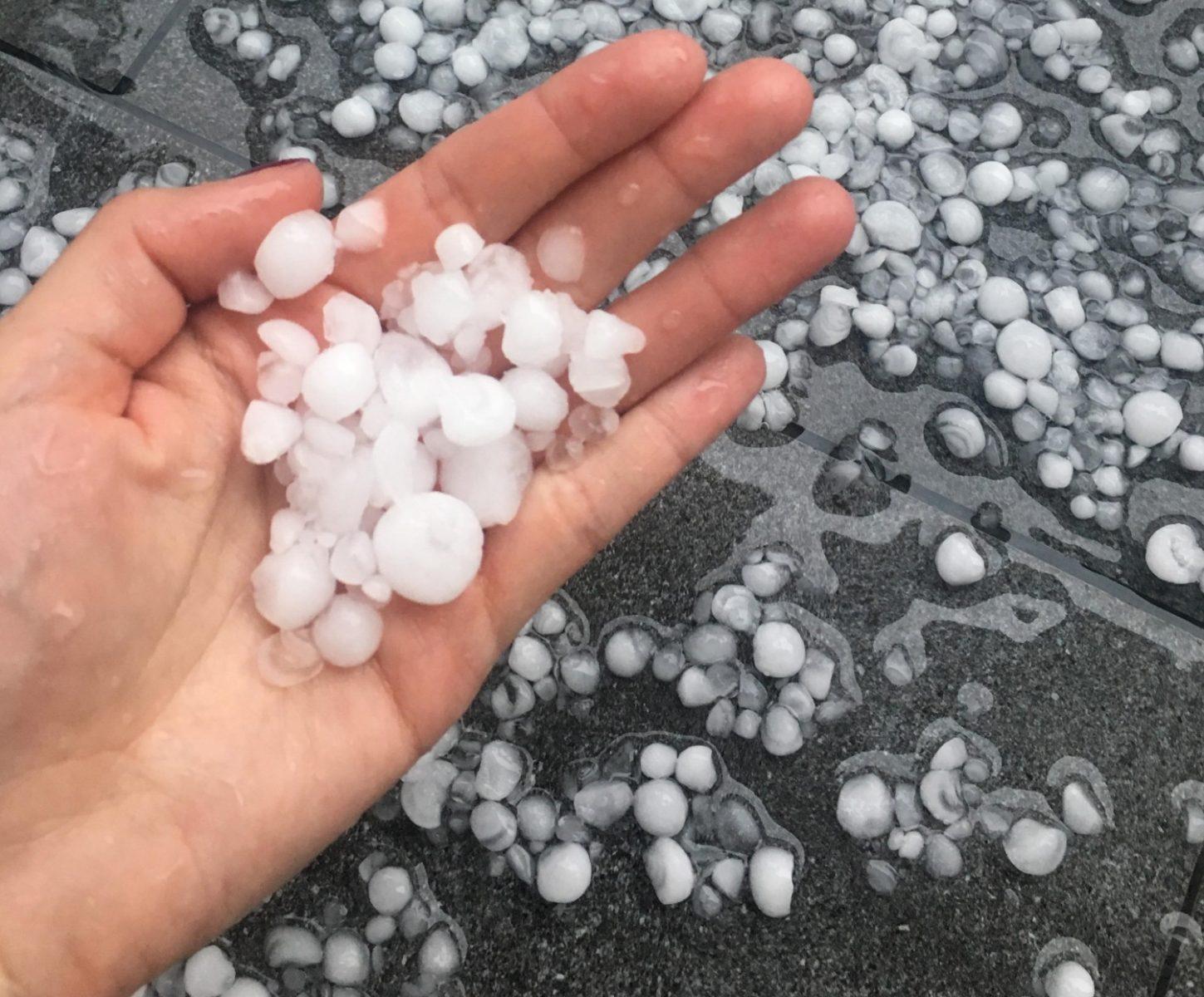 Koroško je že zajelo neurje z močnimi nalivi in točo. Neprevozne so tudi nekatere ceste (VIDEO)