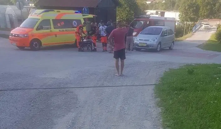 V Slovenj Gradcu trčila avto in skuter