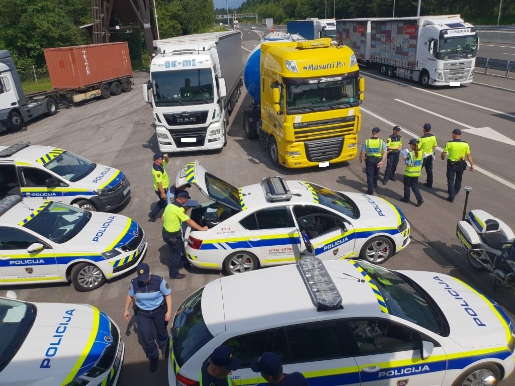V tem tednu slovenska policija izvaja poostren nadzor nad tovornimi vozili in avtobusi (AVDIO)