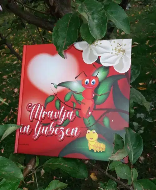 Predstavitev pravljice o mravlji, ki išče odgovor na vprašanje kaj je to ljubezen
