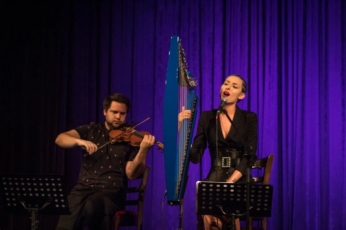 Slovenjgraško poletje: Raiven v Kulturnem domu navdušila z akustičnim koncertom (FOTO)