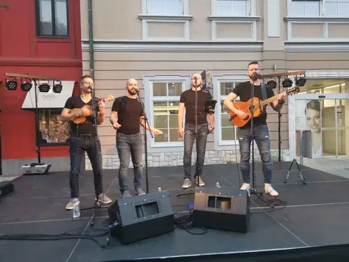"Poletje v mestu" bodo otvorili Kvatropirci