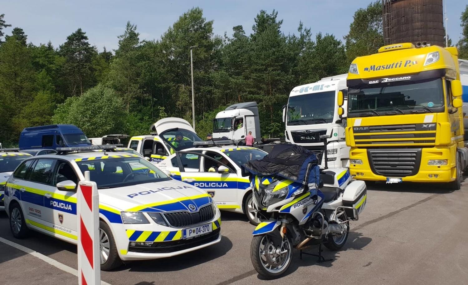 V enotedenskem poostrenem nadzoru policisti kontrolirali 235 avtobusov in 2.773 tovornih vozil ter odkrili 633 kršitev