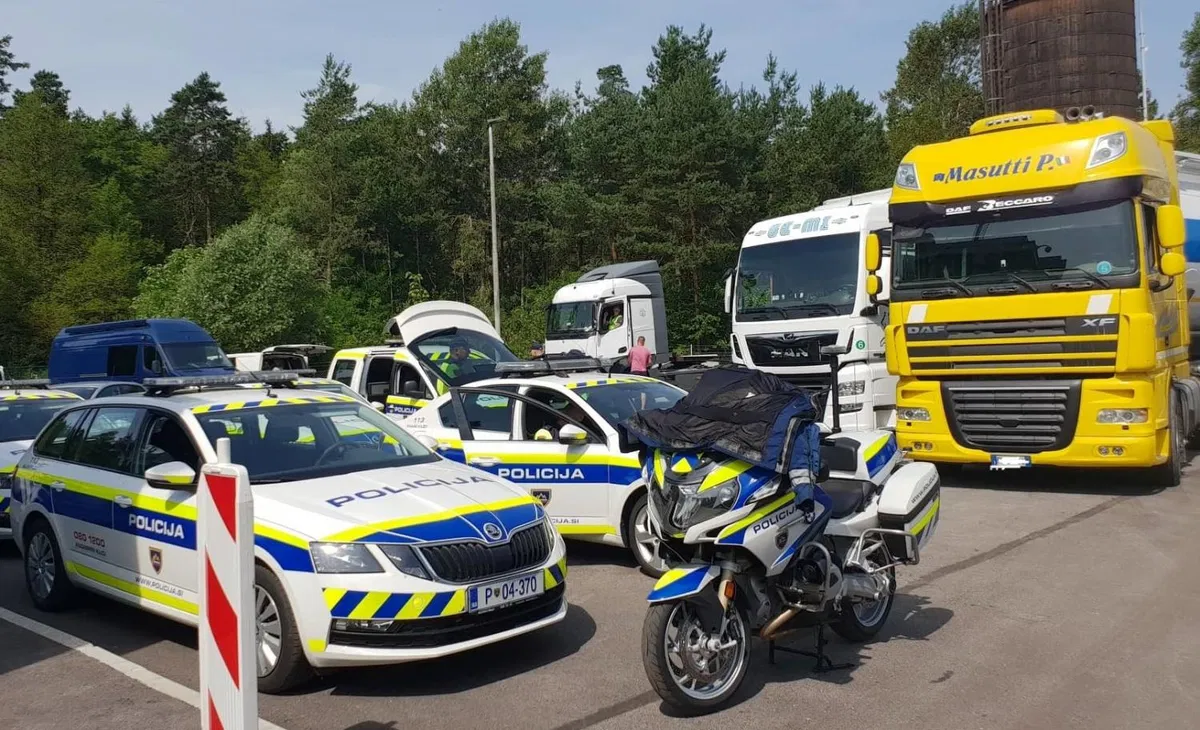 V enotedenskem poostrenem nadzoru policisti kontrolirali 235 avtobusov in 2.773 tovornih vozil ter odkrili 633 kršitev