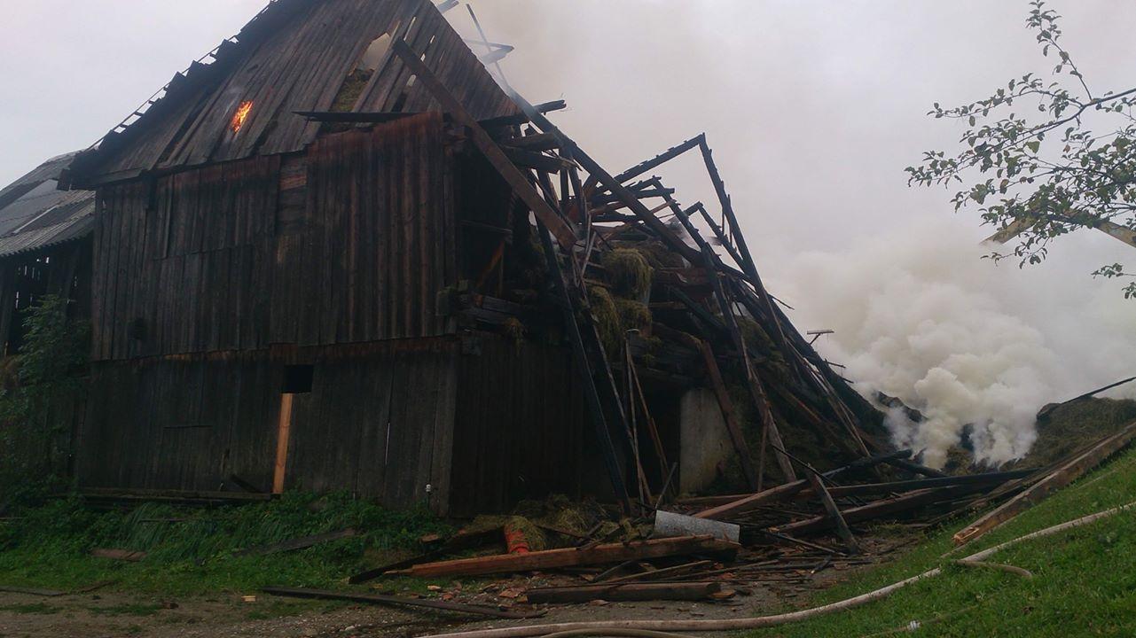 Pomagajmo družini Mori (Božič) iz Dravograda, kjer je ogenj popolnoma uničil hlev z gospodarskim poslopjem