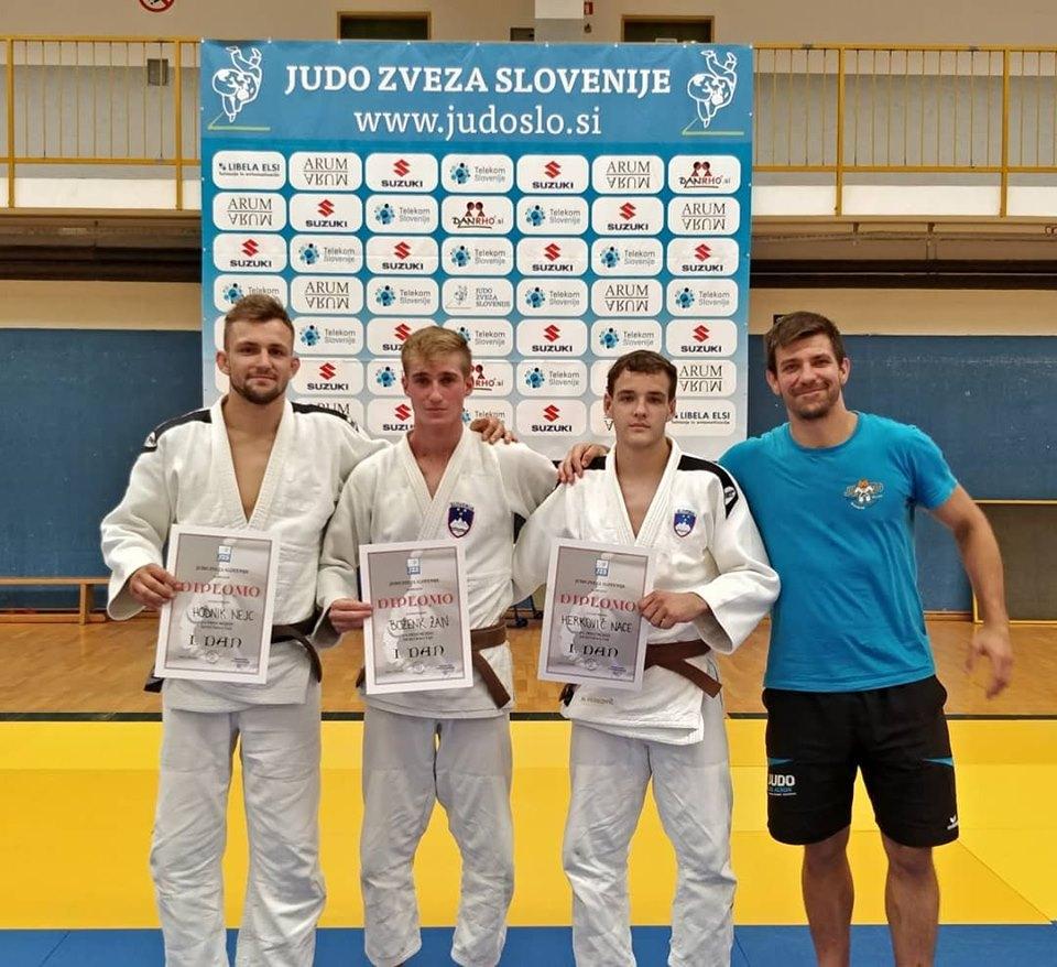 Slovenjgraški judoisti s polaganjem pasov uspešni v Izoli (FOTO)