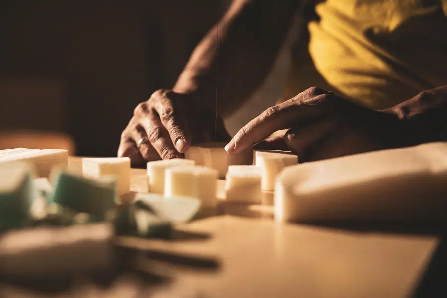 Galerija sodobnih umetnosti Art.con predstavlja Utopijo oblik: Na ogled bo pomanjšan Slovenj Gradec in možnost udeležbe na številnih dejavnostih