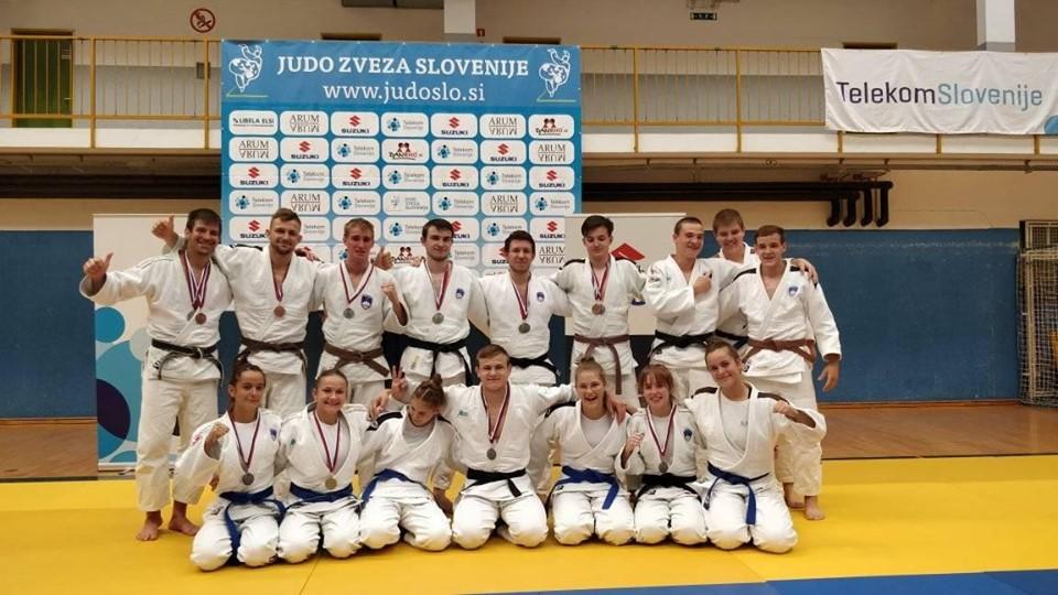Bera medalj za koroške judoiste na državnem prvenstvu v Izoli. Žan Gostenčnik in Luka Plaznik ubranila tudi naslov državnega prvaka (FOTO)