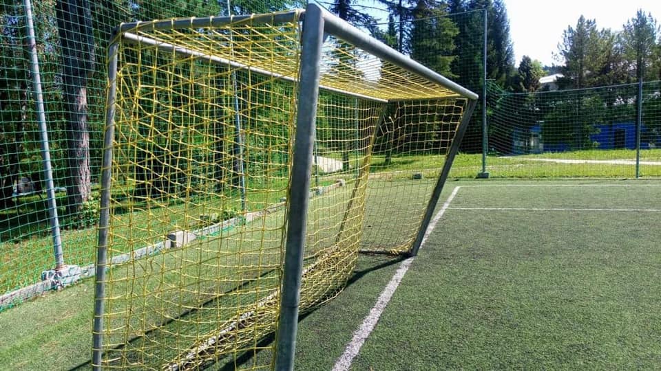 Na Ravnah spet na delu vandali. Tokrat je bilo tarča napada nogometno igrišče