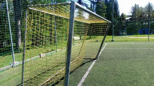 Na Ravnah spet na delu vandali. Tokrat je bilo tarča napada nogometno igrišče