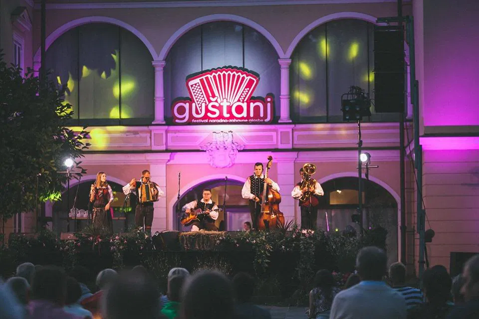 Objavljen je razpis za Festival slovenske-narodno zabavne glasbe Guštanj