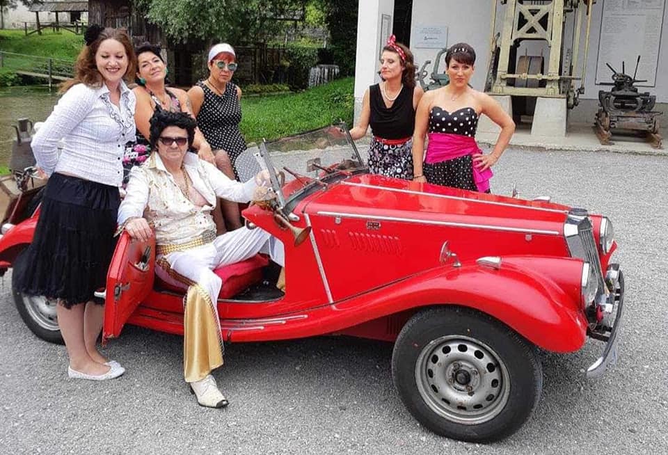 Poznate kralja rock'n'rolla Elvisa Presleya? Septembra ga lahko srečate na Muti