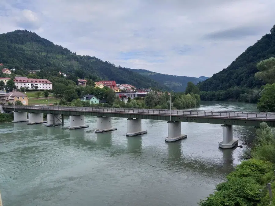 September v Dravogradu prinaša pestro dogajanje: Na ogled bosta likovni razstavi, obetajo se Jesenske serenade in ogled kvalifikacijske tekme za evropsko prvenstvo v nogometu