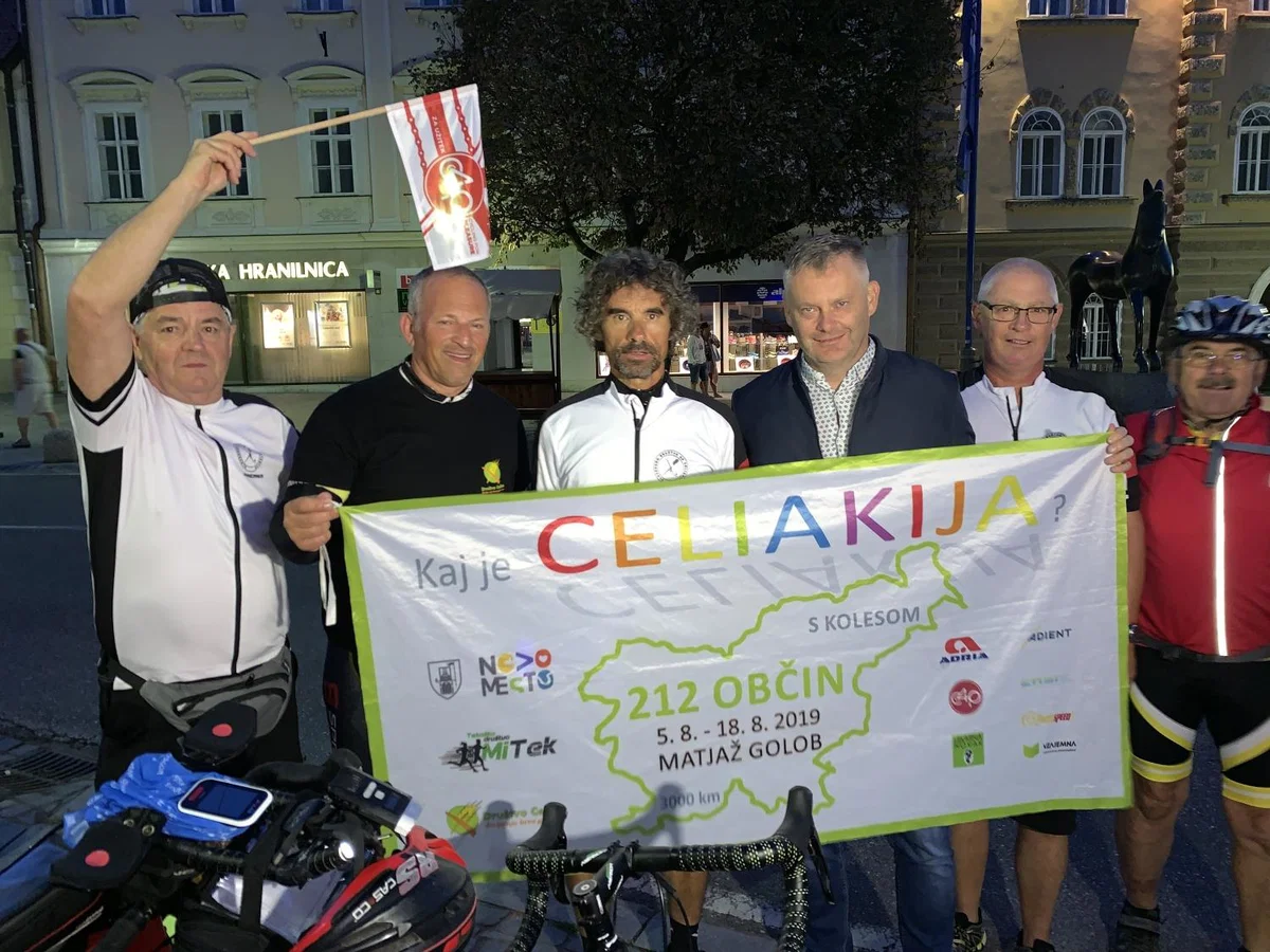 Slovenjgradčani za dober namen kolesarili z Matjažem Golobom (FOTO)