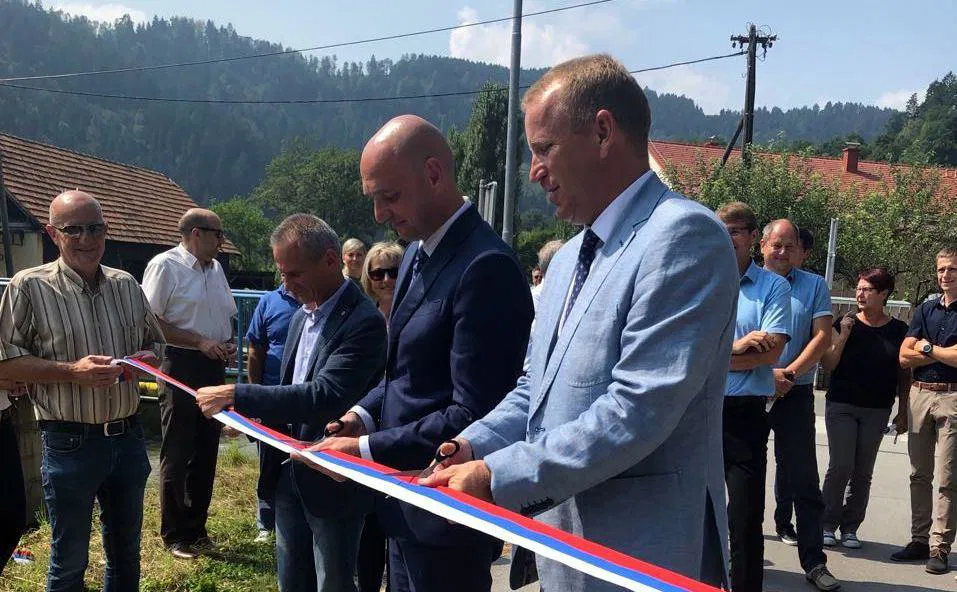 Na Prevaljah slovesno zaključili prvo fazo urejanja reke Meže. Minister Zajc: «Pomembno je, da se projekt ureja celostno«