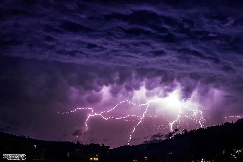 Na Koroškem možne močnejše nevihte z močnimi nalivi, sunki nevihtnega piša in točo