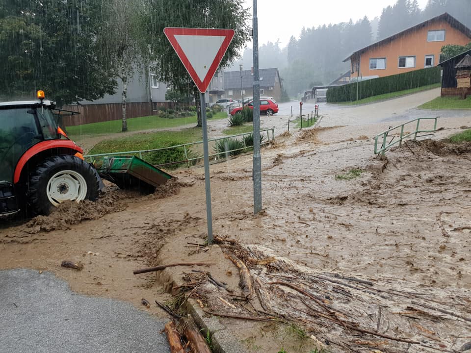 Poletna neurja povzročila za 25 milijonov evrov škode