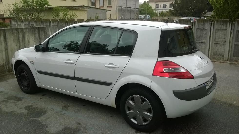 Bi kupili rabljen avto? Zdaj imate priložnost. Finančna uprava prodaja rabljena vozila