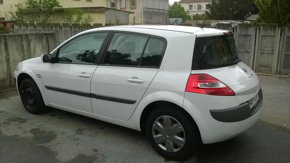 Bi kupili rabljen avto? Zdaj imate priložnost. Finančna uprava prodaja rabljena vozila