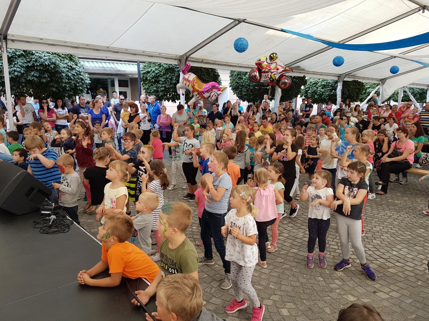 Dan otrok športa in zabave: v Slovenj Gradcu otroci in družine napolnili mestno jedro (FOTO in VIDEO)
