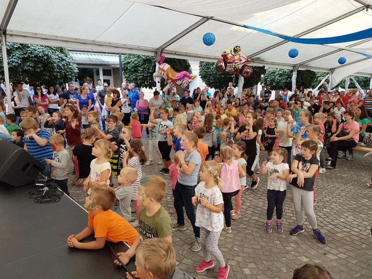 Dan otrok športa in zabave: v Slovenj Gradcu otroci in družine napolnili mestno jedro (FOTO in VIDEO)